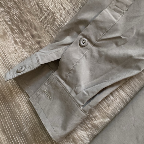 Mens Columbia large tan lightweight button down, brand new - Picture 3 of 5